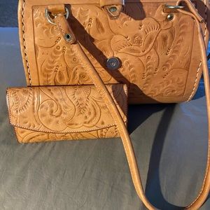 Beautiful leather purse/wallet made in Paraguay.